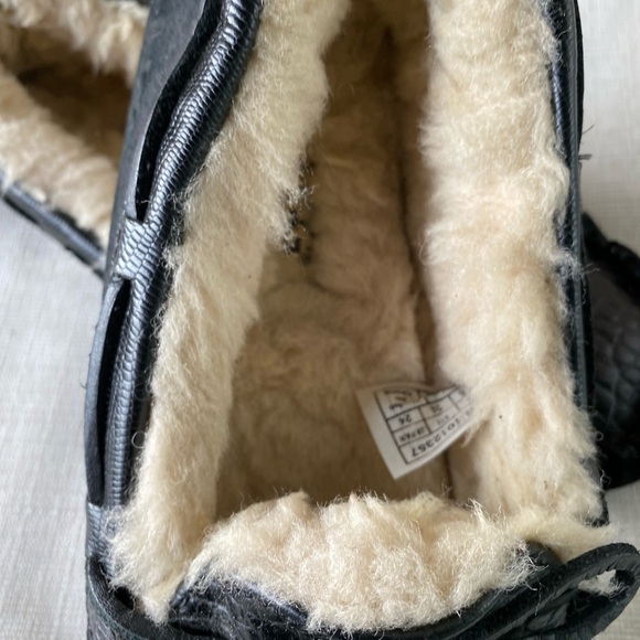 UGG Black Women's Moccasin Slippers fall winter - Picture 8 of 9